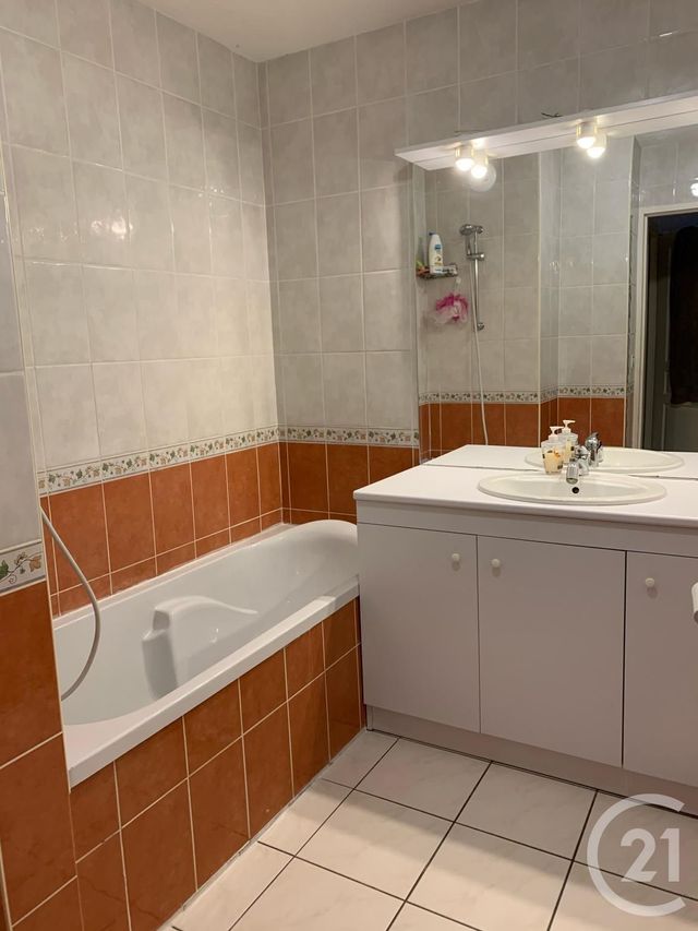 Appartement F3 à louer - 3 pièces - 60.0 m2 - ST PIERRE DU MONT - 40 - AQUITAINE - Century 21 Mi-Adour