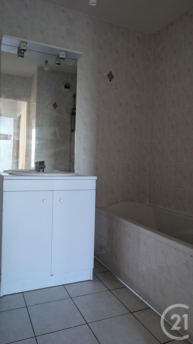 Appartement F2 à vendre - 2 pièces - 50.14 m2 - ST PIERRE DU MONT - 40 - AQUITAINE - Century 21 Mi-Adour