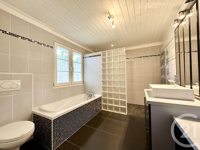 maison à louer - 4 pièces - 142.0 m2 - ST PIERRE DU MONT - 40 - AQUITAINE - Century 21 Mi-Adour